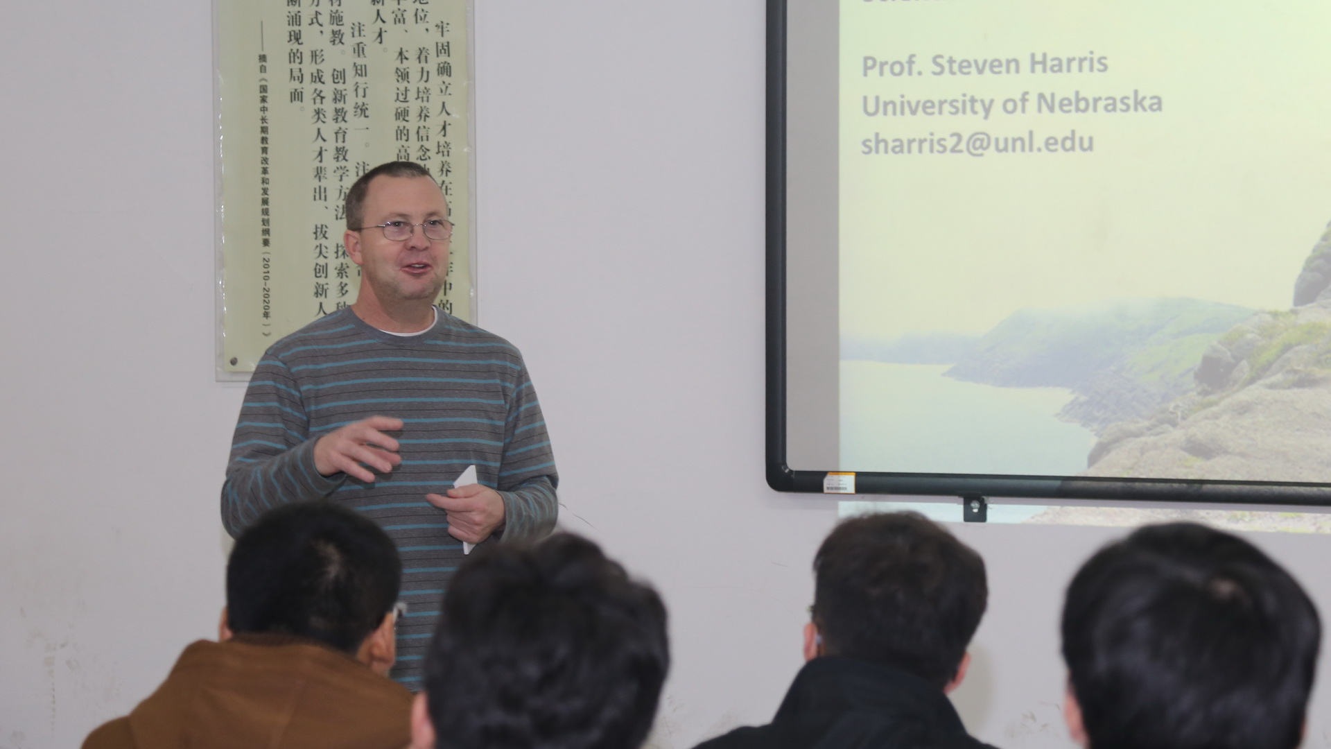 美国内布拉斯加林肯大学Steven Harris教授在创新实验学院教室授课