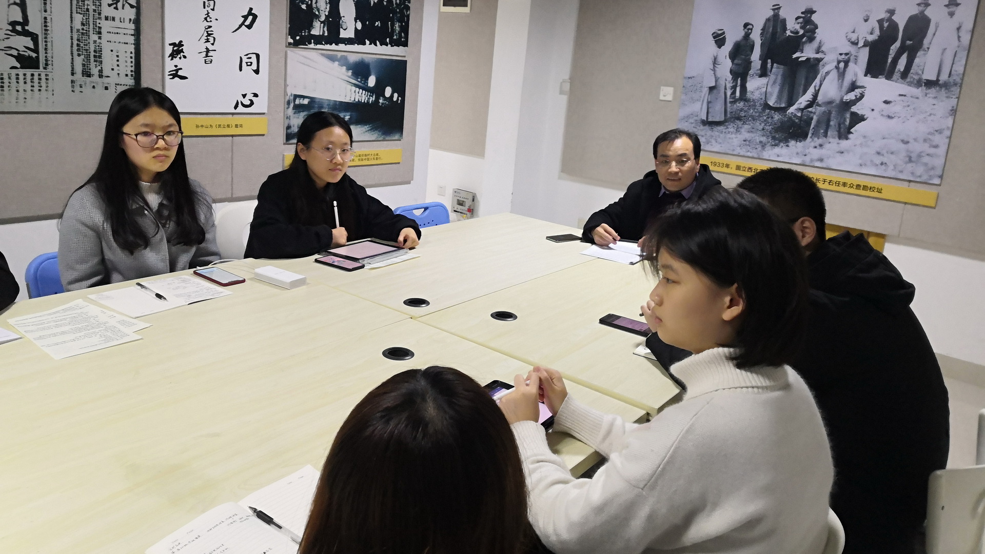 穆军全老师点评学生党员发言 穆军全老师点评学生党员发言