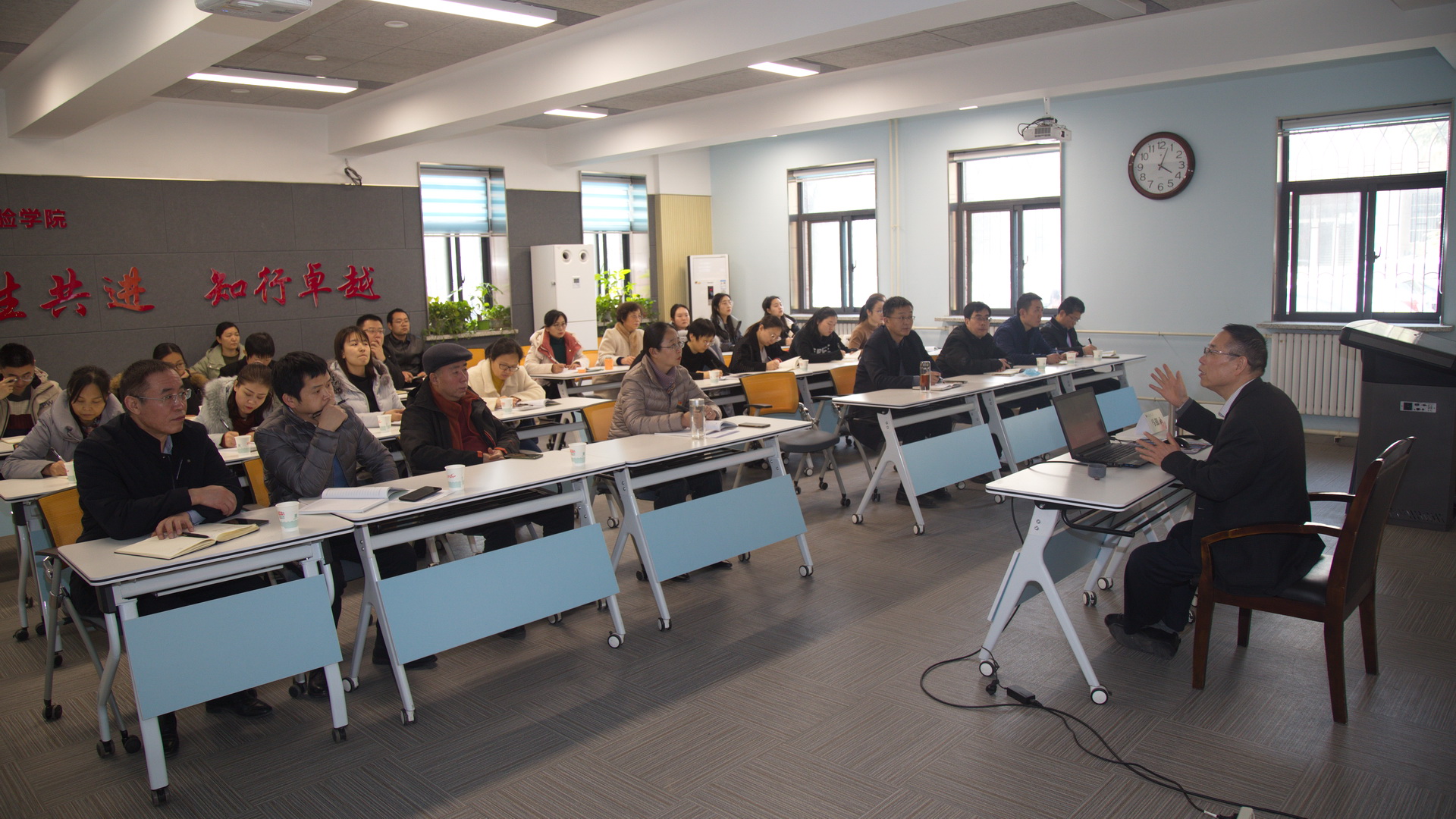 报告会现场2 报告会现场2