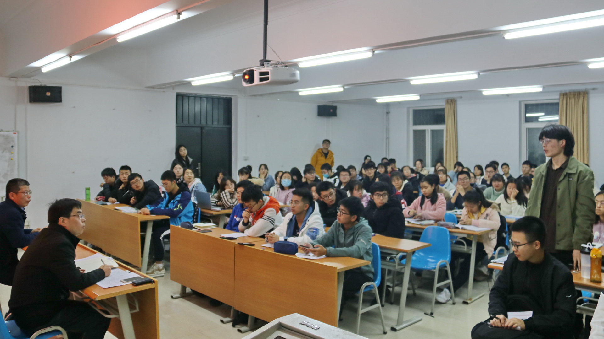 院领导解答学生问题 院领导解答学生问题
