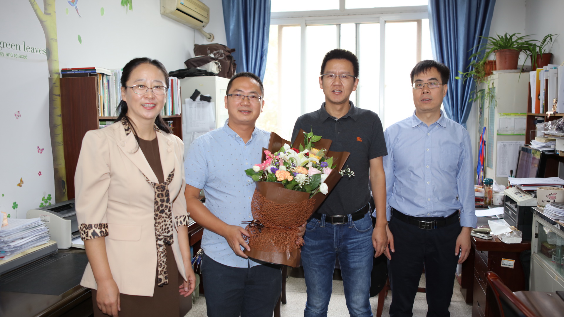 院领导看望蓝贤勇老师