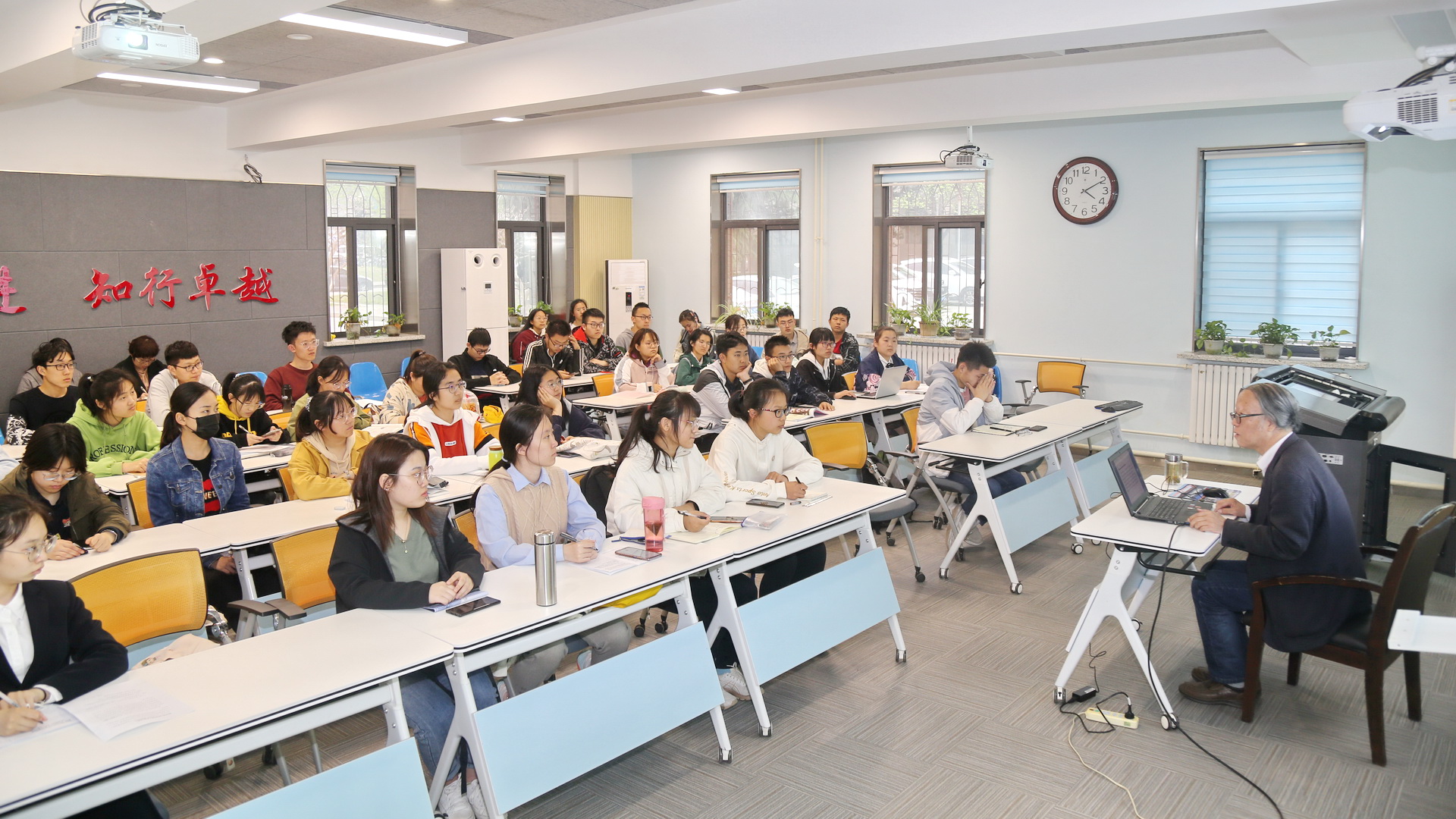 樊志民教授报告会现场 樊志民教授报告会现场