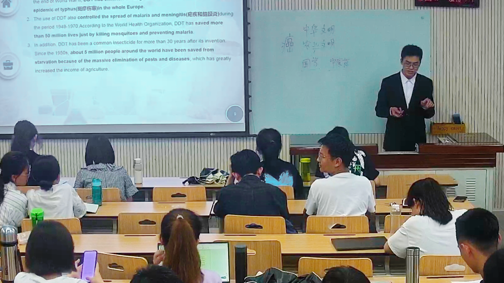 各组队员上台讲课 各组队员上台讲课