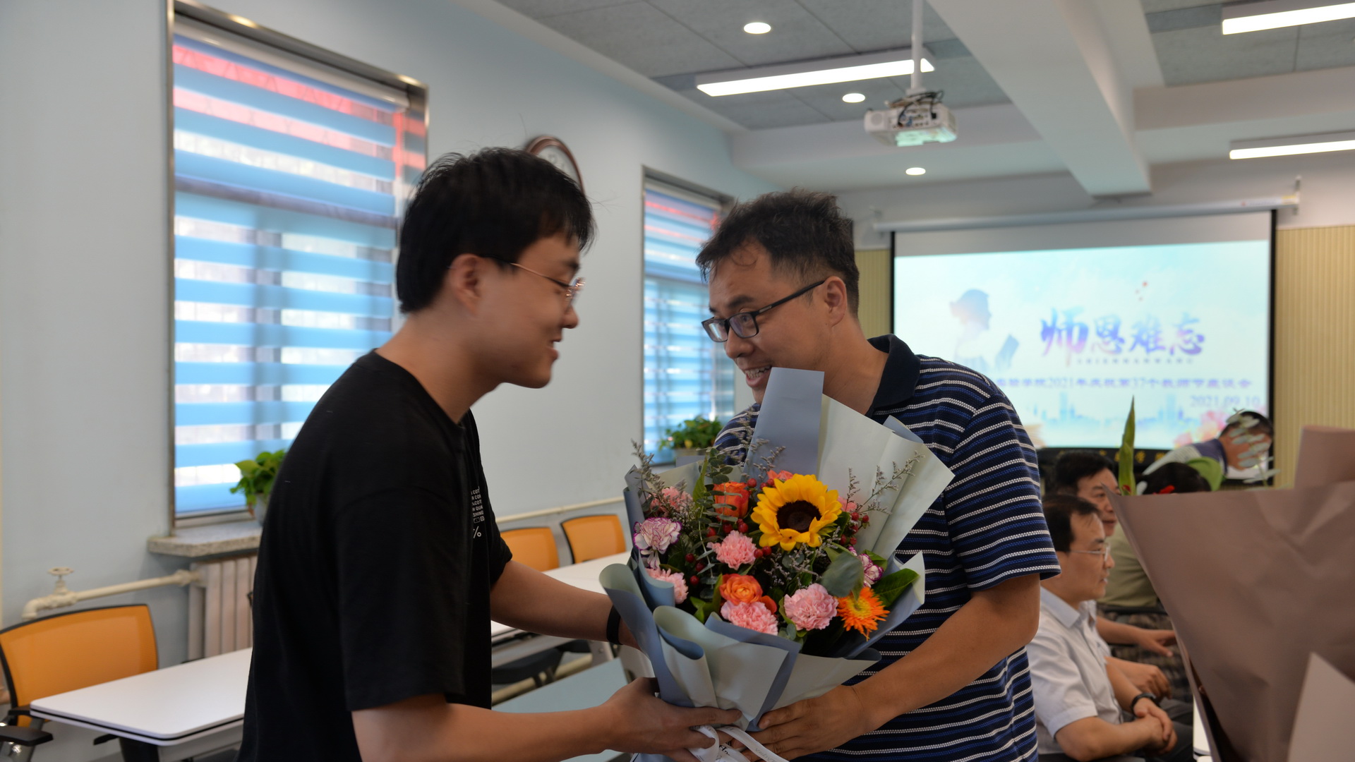 学生向教师表达感激之情 学生向教师表达感激之情