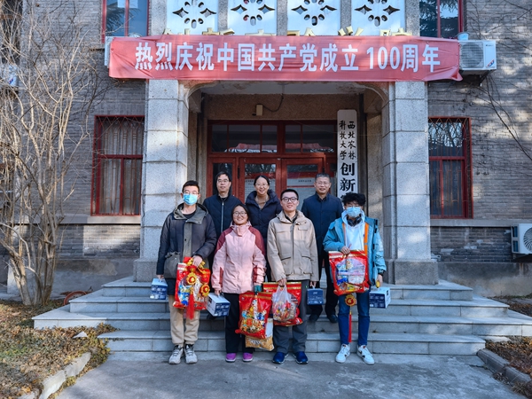 慰问留校学生 慰问留校学生