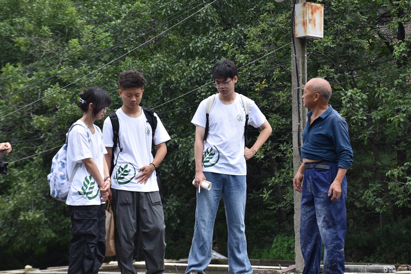 西北农林科技大学”研析种养蓝田调研实践团“探寻冷水鱼.jpg