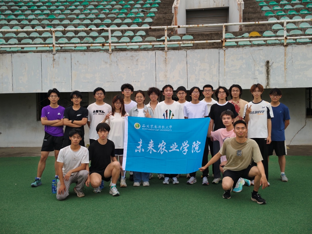 全体参赛人员合影留念.jpg
