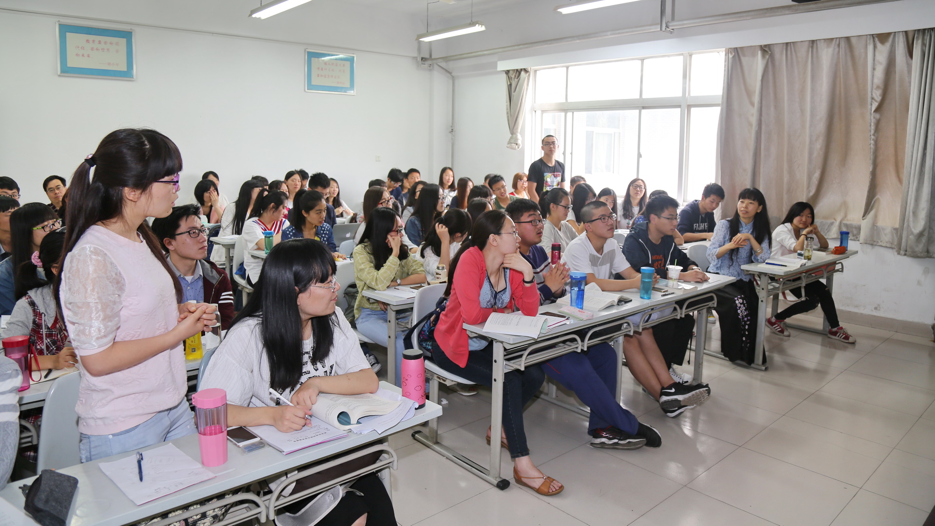 《微生物学》课堂学生和教师讨论环节