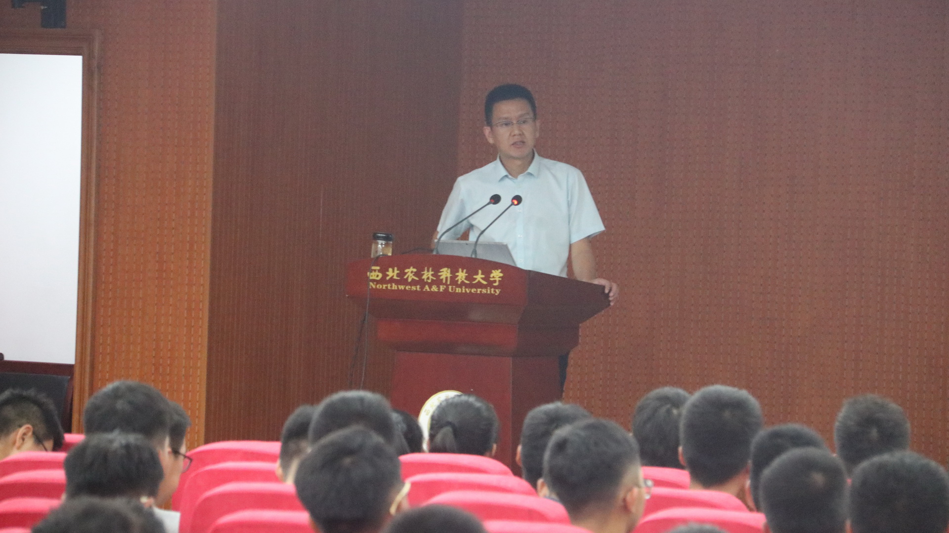 刘天军院长讲解中